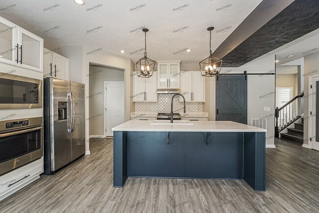 Building Photo - 1604 Crescent Dr