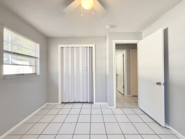 Building Photo - 972 San Christopher Dr