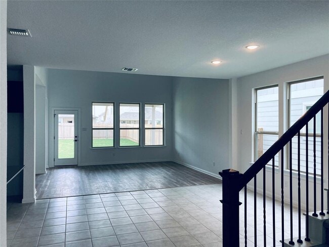 Building Photo - 110 White Aster Ct