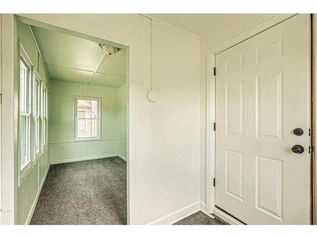 Building Photo - 610 Fairview Ave N