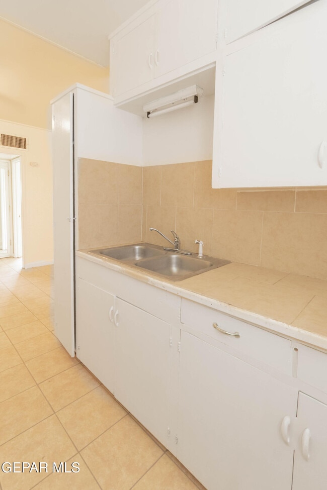 Building Photo - 1210 N Florence St