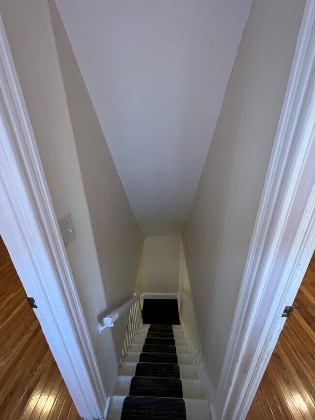 Building Photo - 1339 Good St