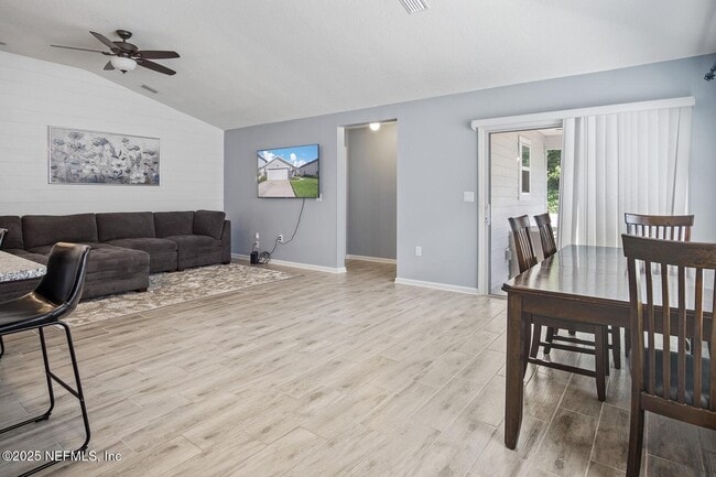 Building Photo - 11647 Pacific Dogwood Ct