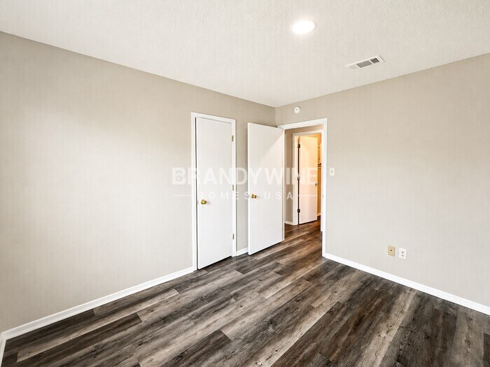 Building Photo - 8428 Raymond Ave