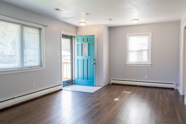 Building Photo - 409 Seabury Ave