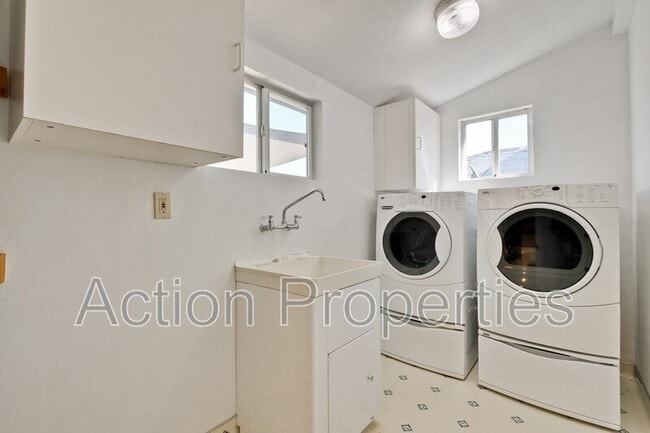 Building Photo - 485 Benvenue Ave