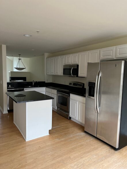 Building Photo - 3218 Camden Dr