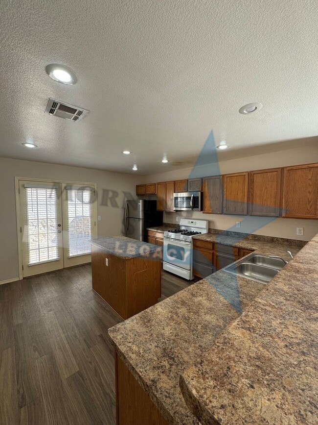 Building Photo - 4 Bed House with converted garage!