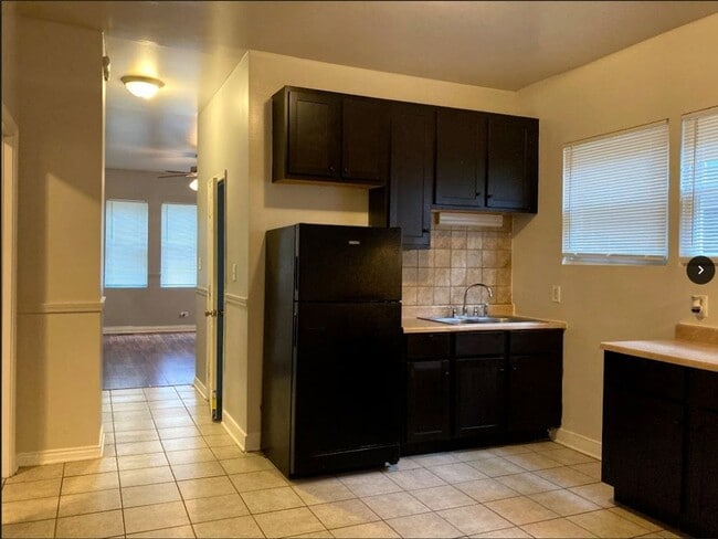 Building Photo - 9220 S Manistee Ave