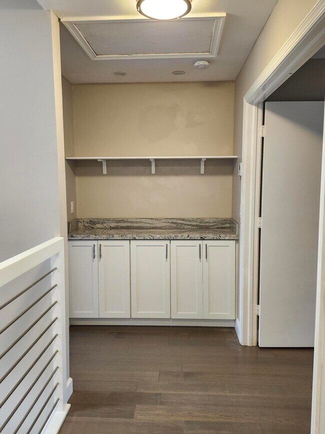 Building Photo - 1919 Discovery Cir E