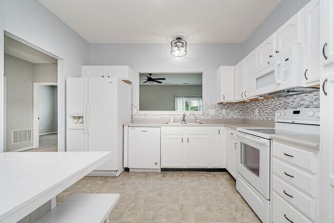 Building Photo - 15544 Dusty Trail