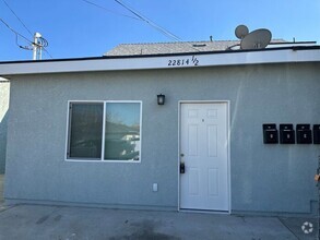 Building Photo - Charming 1-Bed/1-Bath ADU in Newhall – Bra...