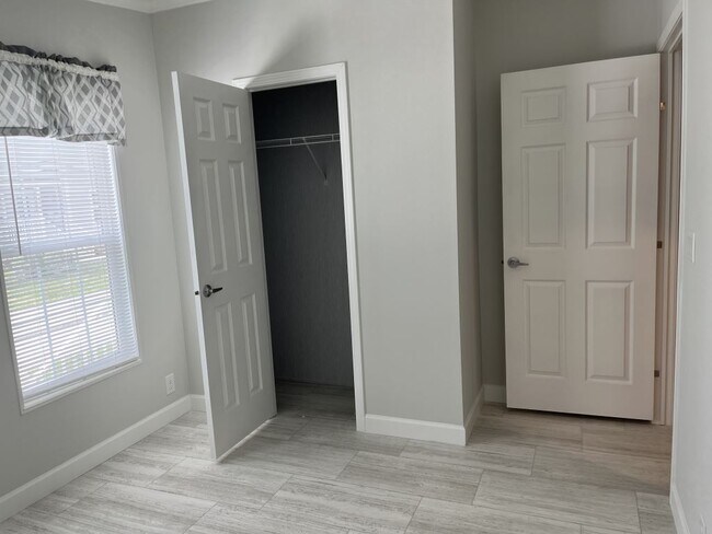 Building Photo - 34611 Ballyhoo Dr