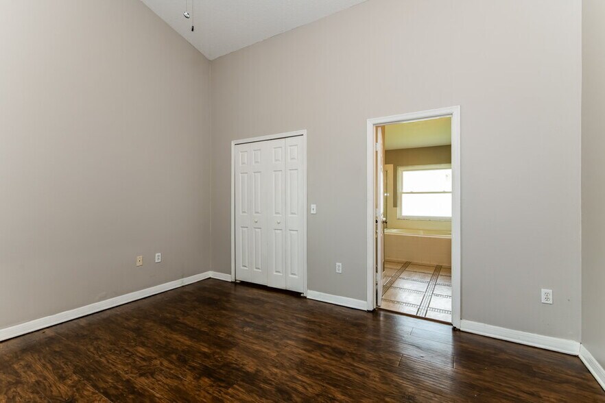 Building Photo - 1129 Pinedale Dr