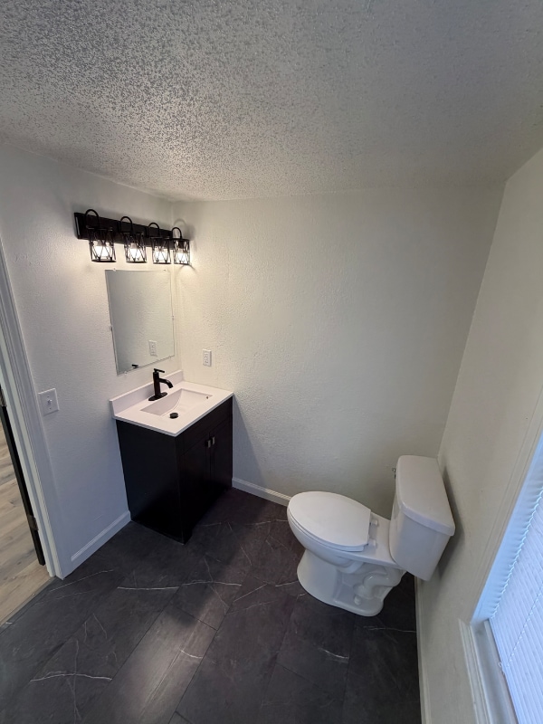 Building Photo - 2451 Chelsea Ave