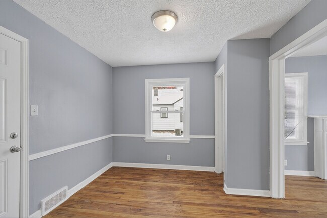 Building Photo - Updated 3-bed Home By Wes Montgomery Park