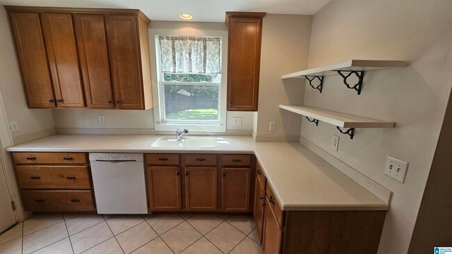 Building Photo - 410 Woodland Dr