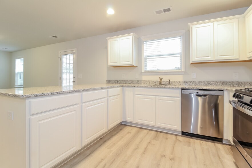 Building Photo - 518 Whittier St