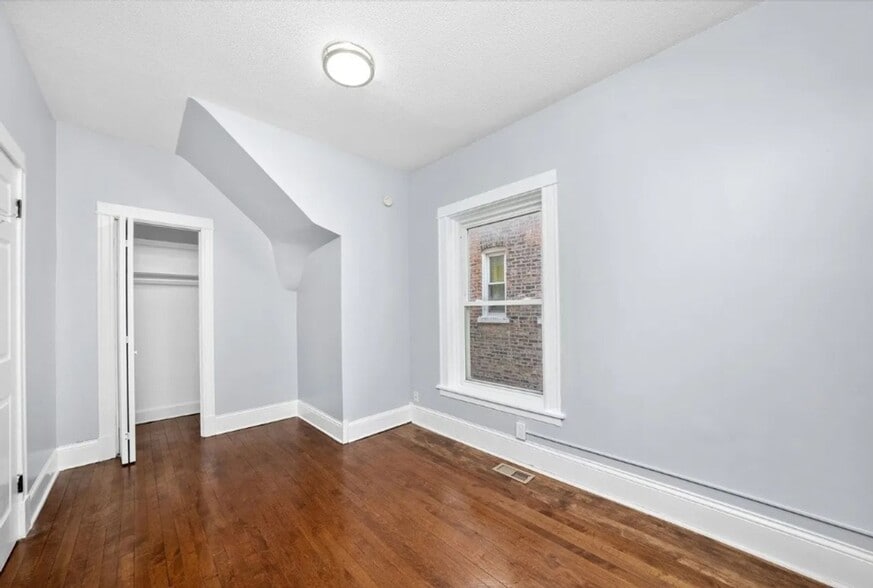 Building Photo - 2411 S 56th Ct