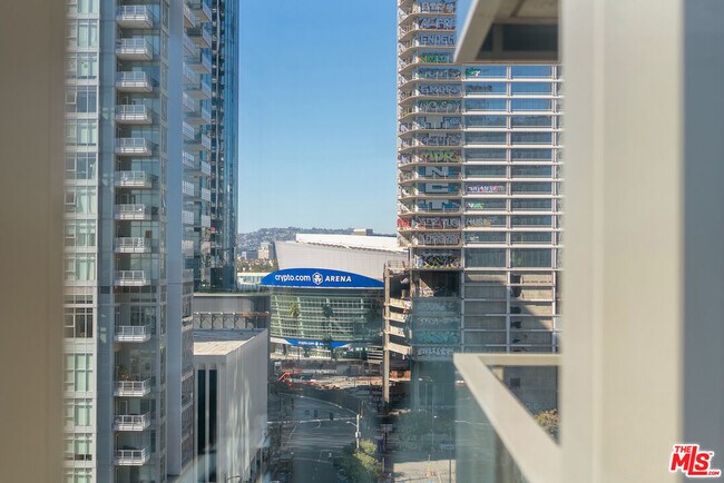 Building Photo - 1155 S Grand Ave