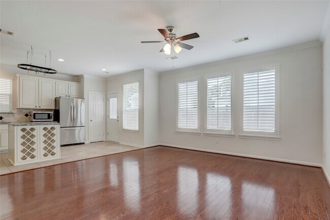 Building Photo - 10046 Hillside Bayou Dr