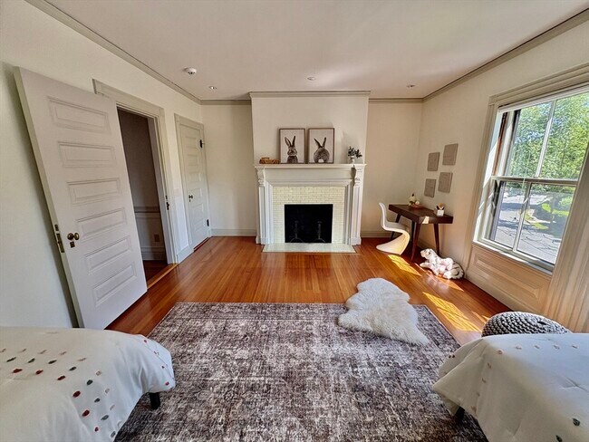 Building Photo - 8 Traill St