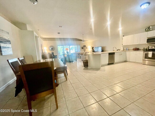 Building Photo - 4910 Somerville Dr