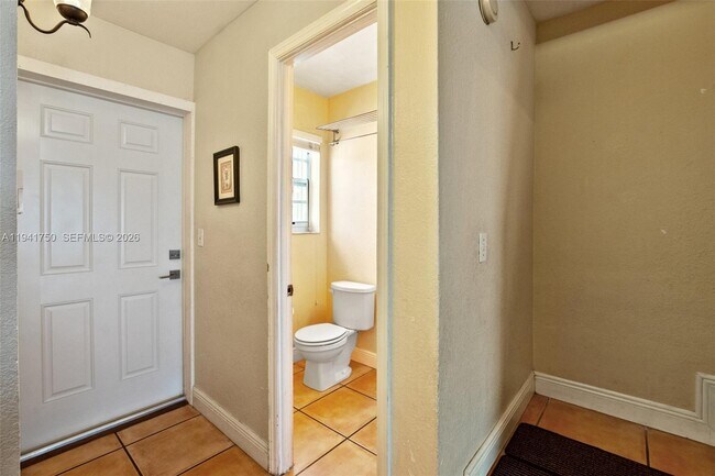 Building Photo - 6703 N Kendall Dr