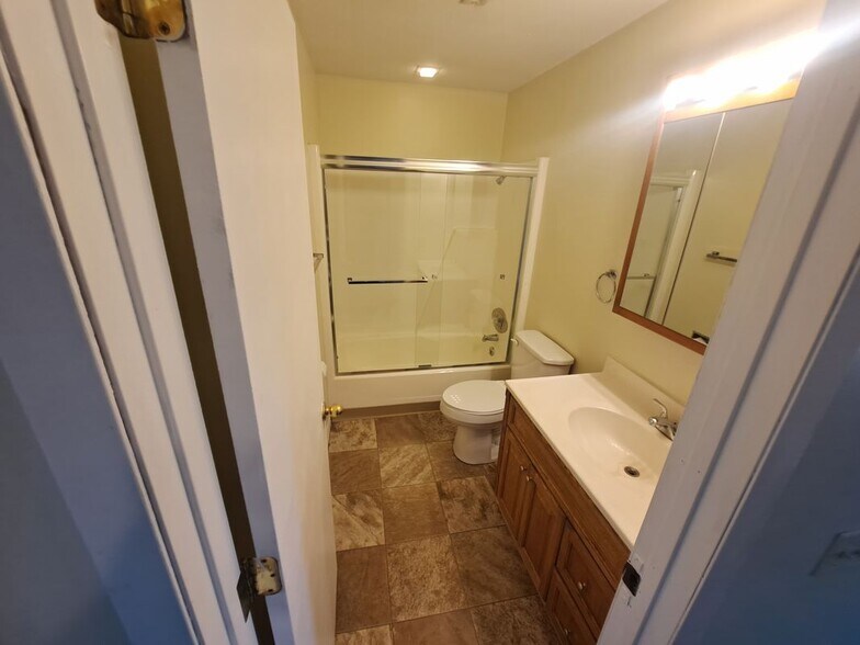 Building Photo - 2796 Willow Dr