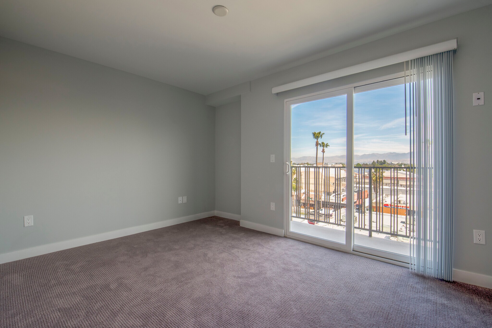 Building Photo - 3965 Carpenter Ave