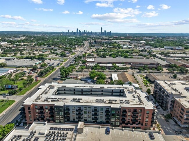 Building Photo - 4315 S Congress Ave