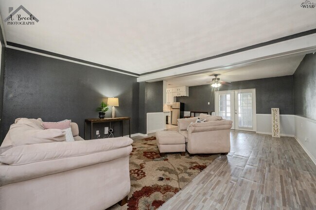 Building Photo - 1603 Karen Ln