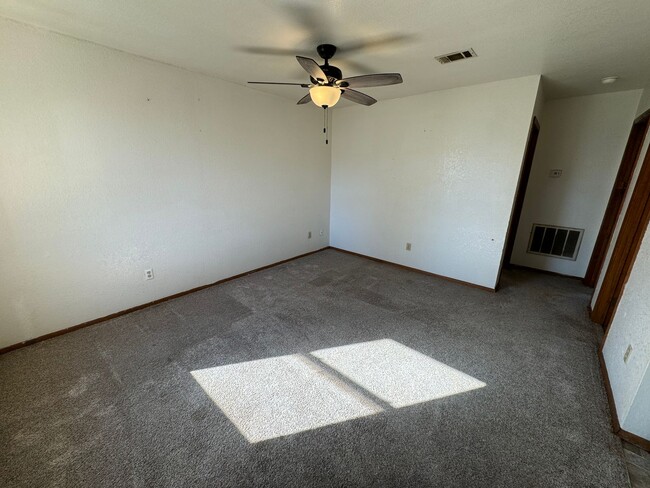 Building Photo - 2 Bed/1 Bath Apartment in Melbourne