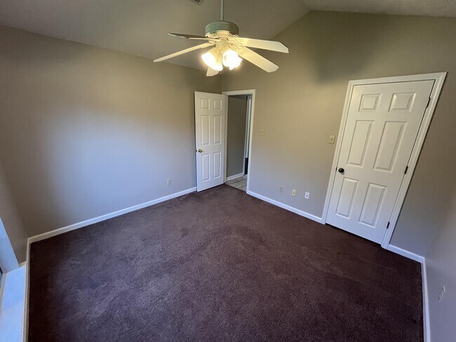 Building Photo - 28 Hillsboro Dr