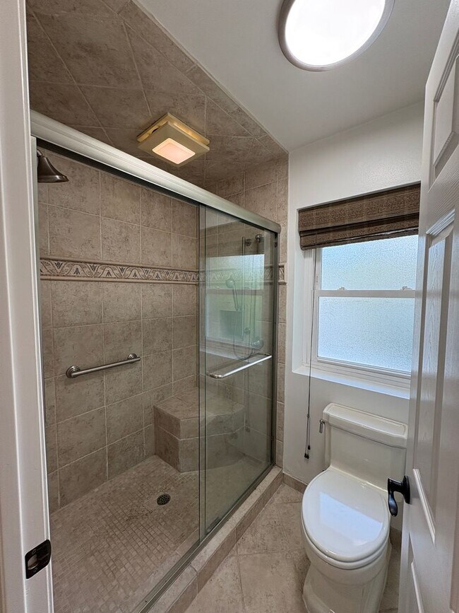 Building Photo - Spacious House - 2 stories - 4 Bedrooms + 2.5 Baths & large 2 car garage