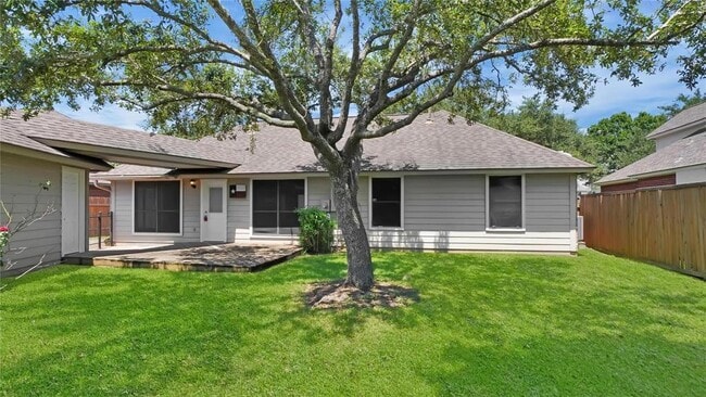 Building Photo - 3412 Glastonbury Dr