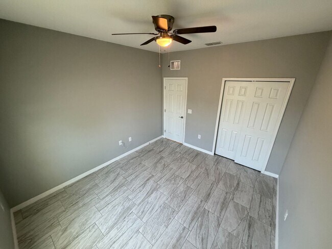 Building Photo - Adorable 3 Bedroom / 2 Bathroom Home in Palm Bay!!