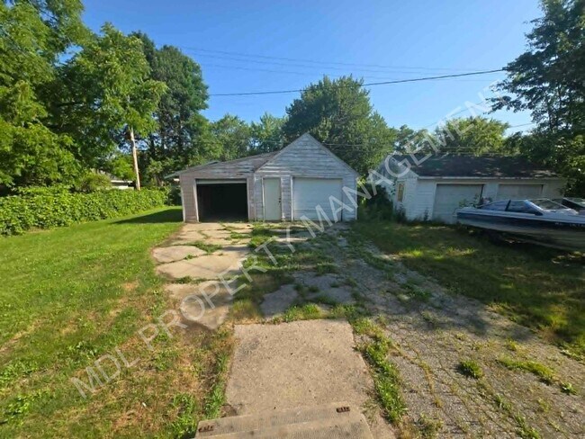 Building Photo - 3-Bedroom Home in Saginaw