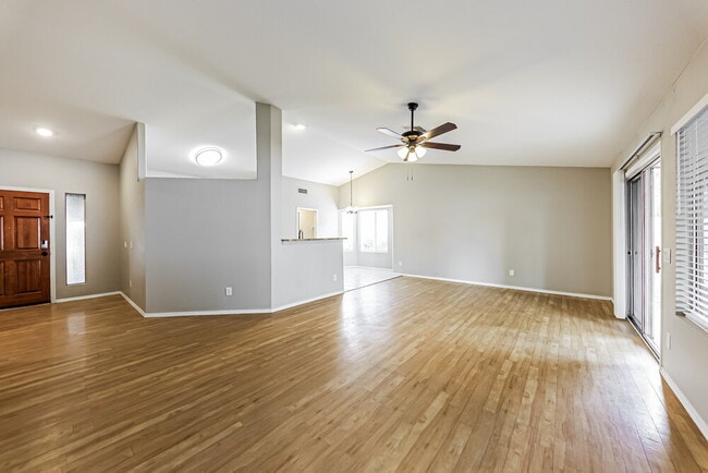 Building Photo - 19949 N 75th Dr