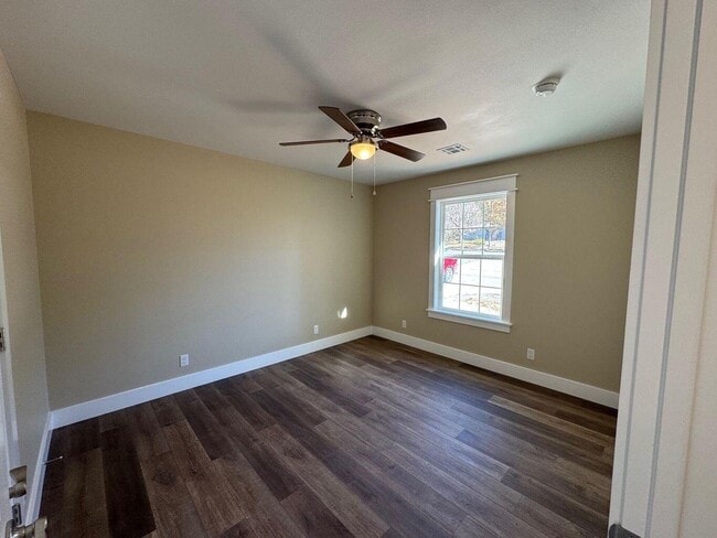 Building Photo - 2516 S Schifferdecker Ave