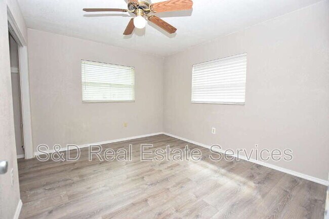 Building Photo - 561 Lake Bonny Dr E