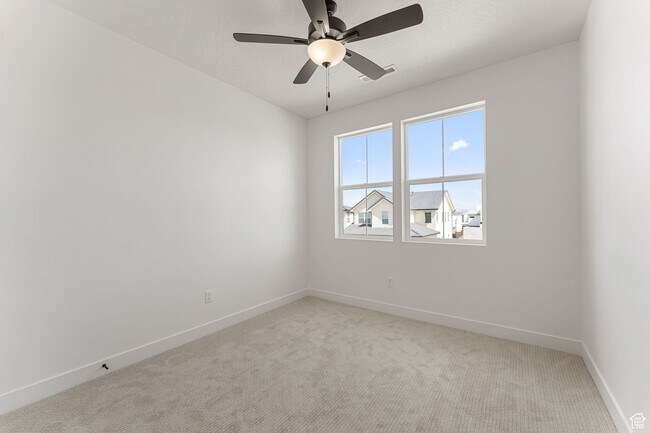 Building Photo - Brand New Holmes Home