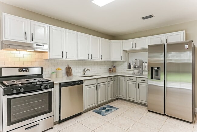 Building Photo - 7398 Willow Springs Cir E
