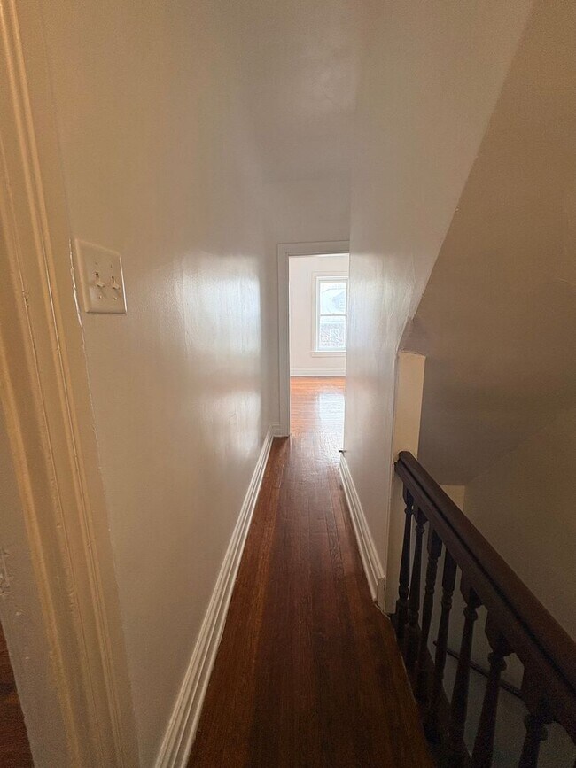 Building Photo - Available Now! Large North York Near Farquar Park