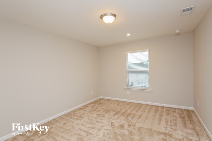 Building Photo - 6040 Wheeler Ridge Rd