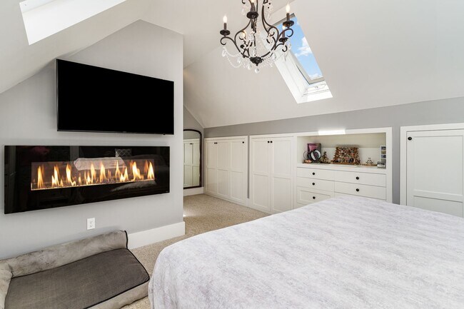 Building Photo - Charming North Admiral Craftsman w/ Modern Updates!