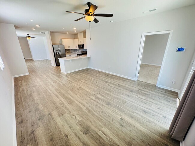 Building Photo - FOR LEASE- ONE LEVEL, SINGL-FAMILY HOME IN...