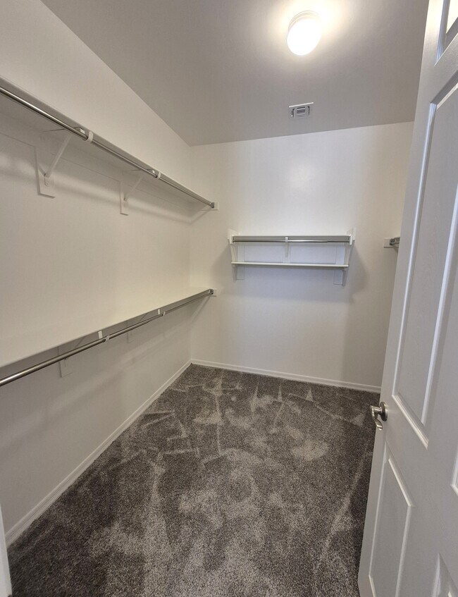 Building Photo - 7742 S Long Pond Walk Way