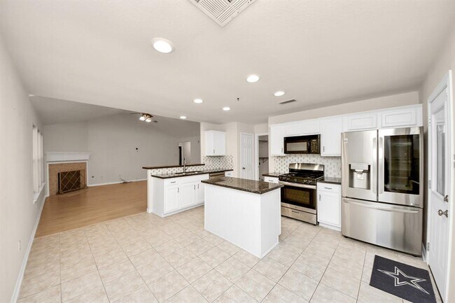 Building Photo - 3211 Crestbridge Ln