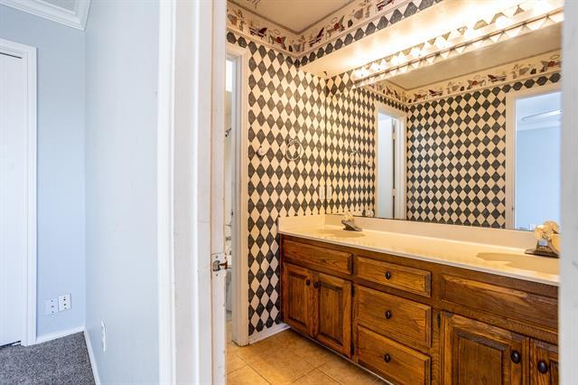 Building Photo - 362 S Stewart Ave